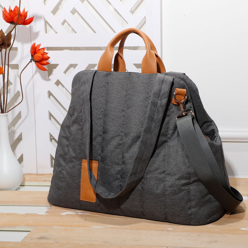 Lightweight Waterproof Pet Carrier Bag For Outdoor Travel Use