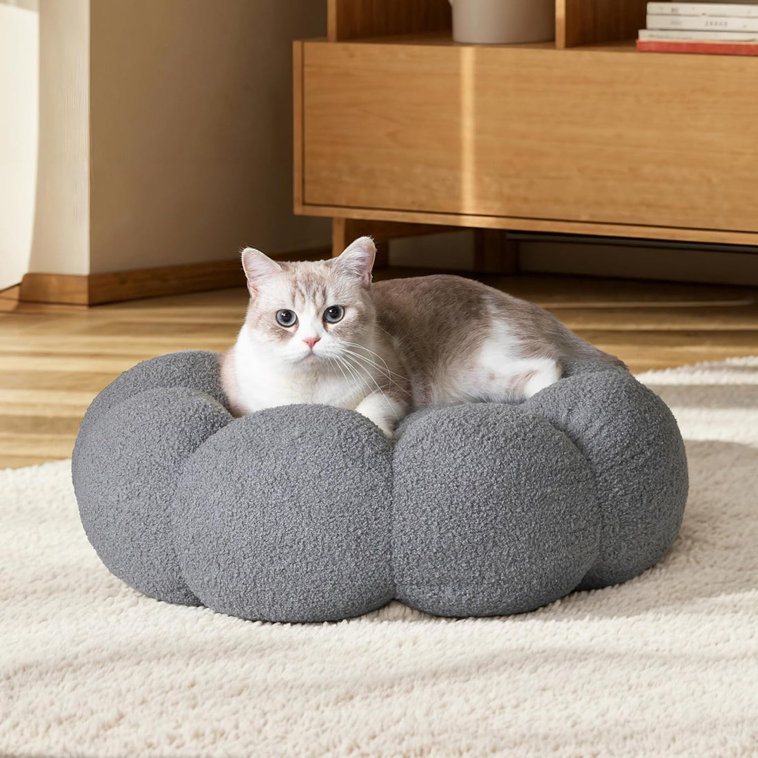 Fluffy Round Calming Plush Pet Bed With Non-Slip Base